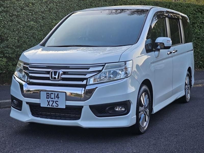 White Used 2014 Honda Stepwgn MPV | £9,950 (Fair price) - Image 1/4