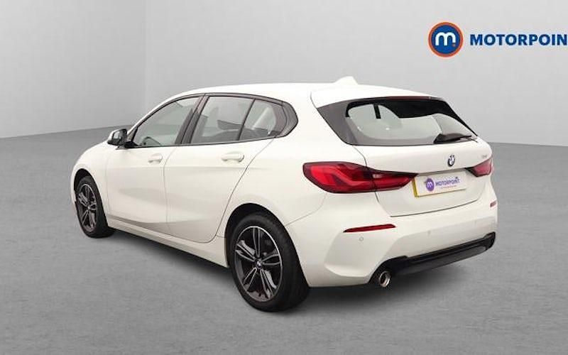 Used BMW 118 Sport Line 136 HP (100 kW) 2021 White Hatchback