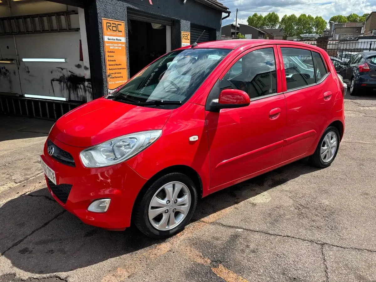 Used Hyundai i10 Active 86 HP (63 kW) 2012 Red Hatchback
