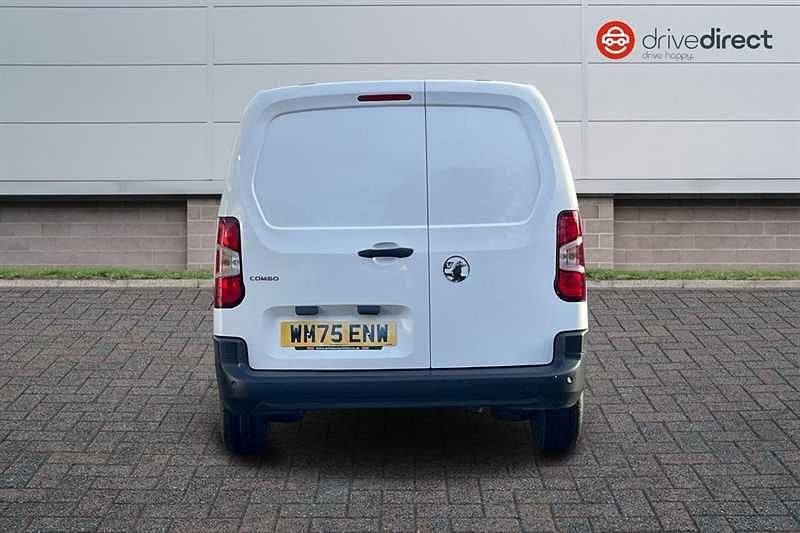 New Vauxhall Combo 100 HP (73 kW) 2025 White MPV