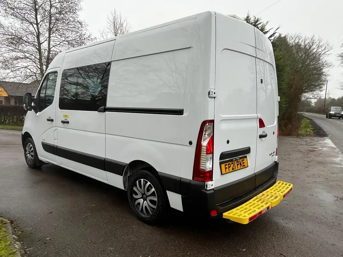 Used Vauxhall Movano Edition 135 HP (99 kW) 2021 White MPV