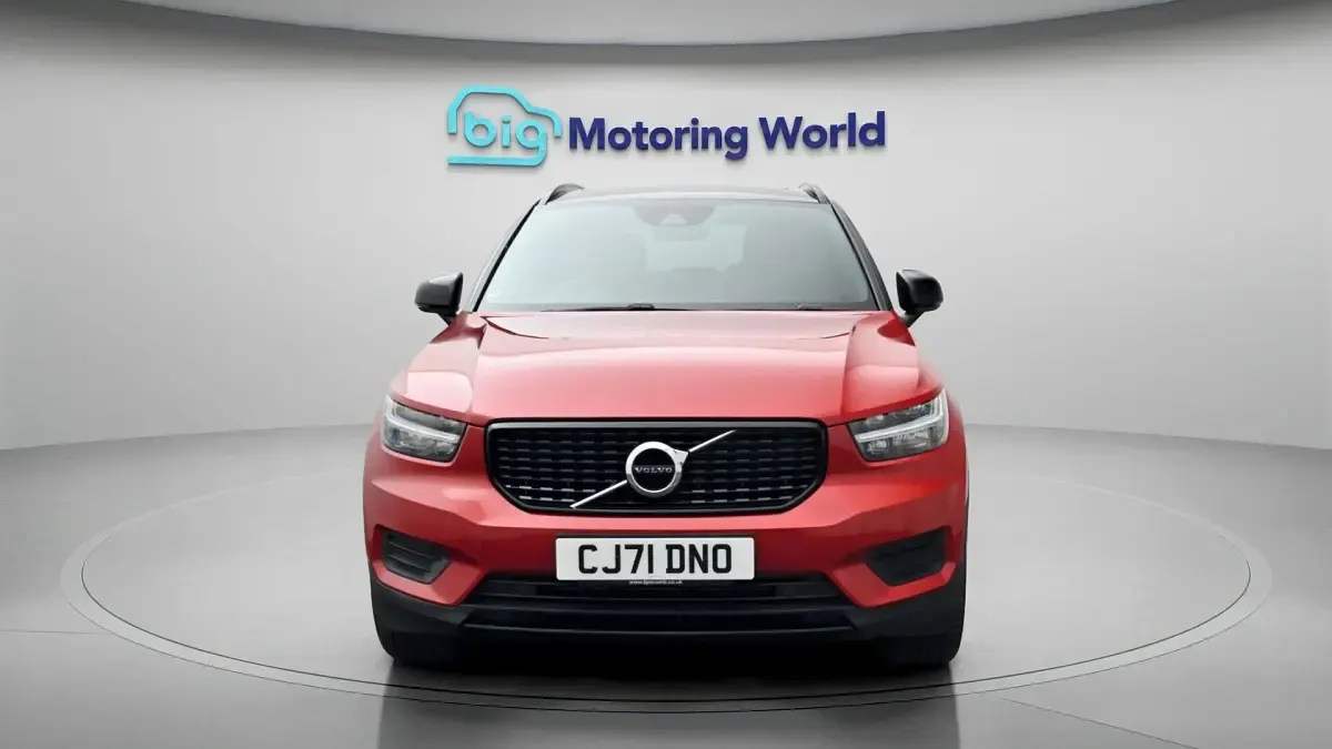 Used Volvo XC40 R-Design 163 HP (119 kW) 2021 Red SUV