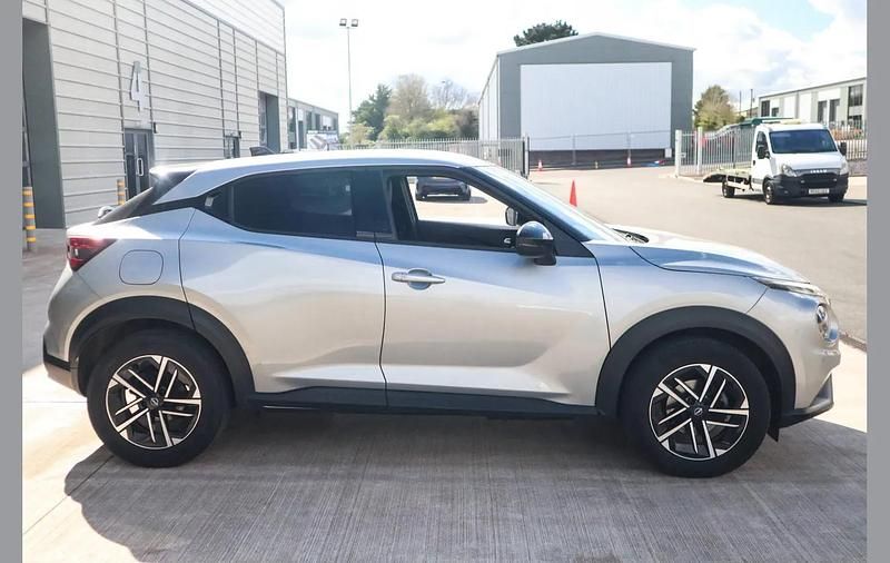 Used Nissan Juke N-Connecta 114 HP (83 kW) 2025 Silver SUV