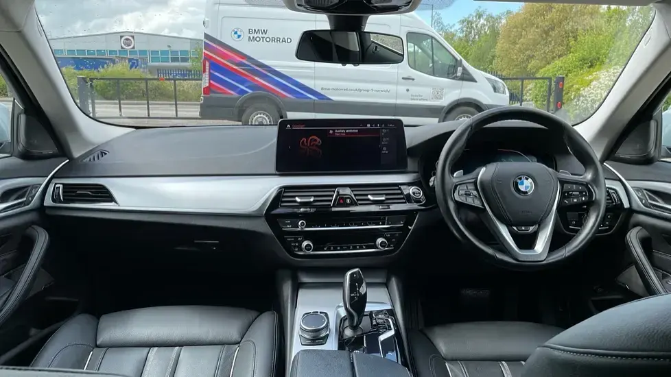 Usado BMW 520 Comfort Edition 187 CV (137 kW) 2020 Plateado Familiar