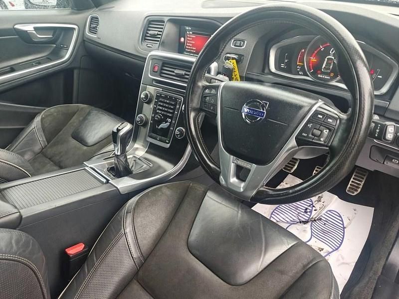 Used Volvo V60 R-Design 150 HP (110 kW) 2017 Black Estate