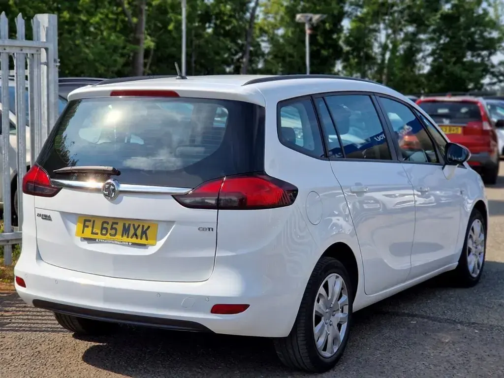 Used Vauxhall Zafira Tourer 128 HP (94 kW) 2015 White MPV