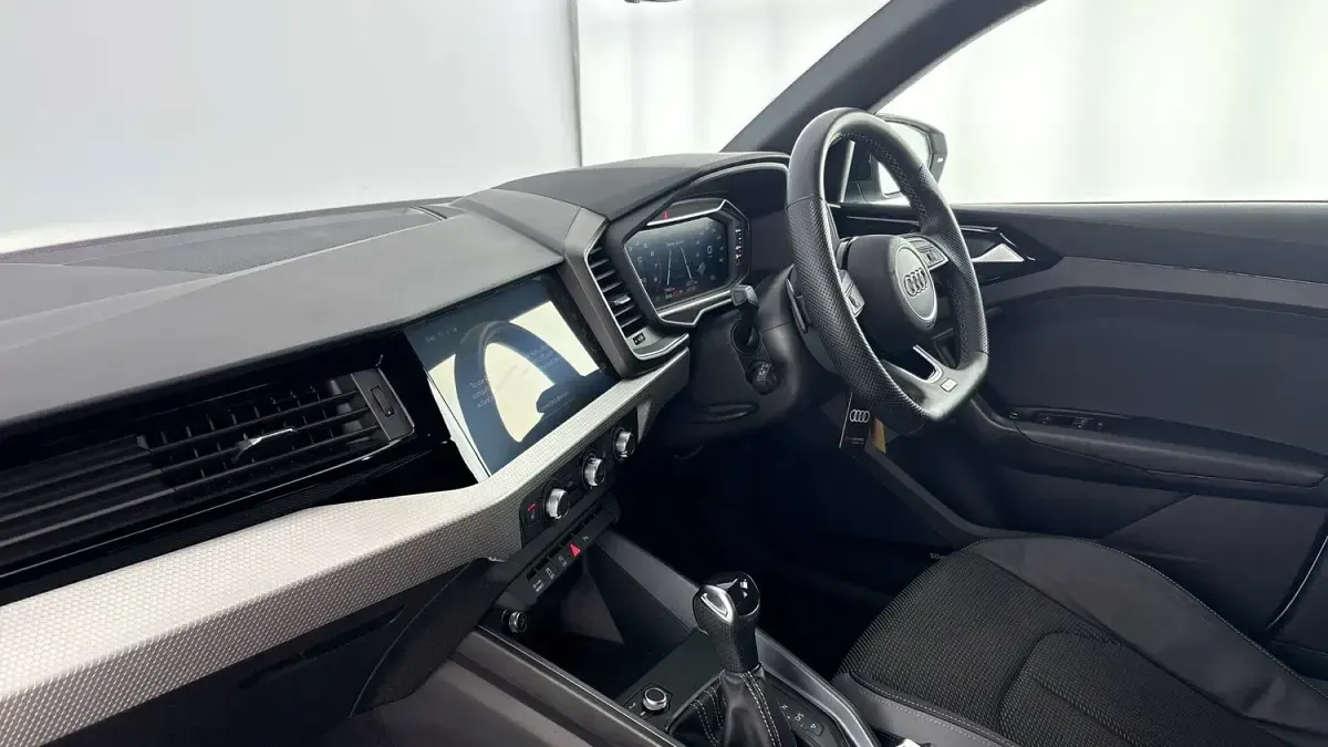 Used Audi A1 Sportback Black Edition 150 HP (110 kW) 2023 Glacier white Hatchback
