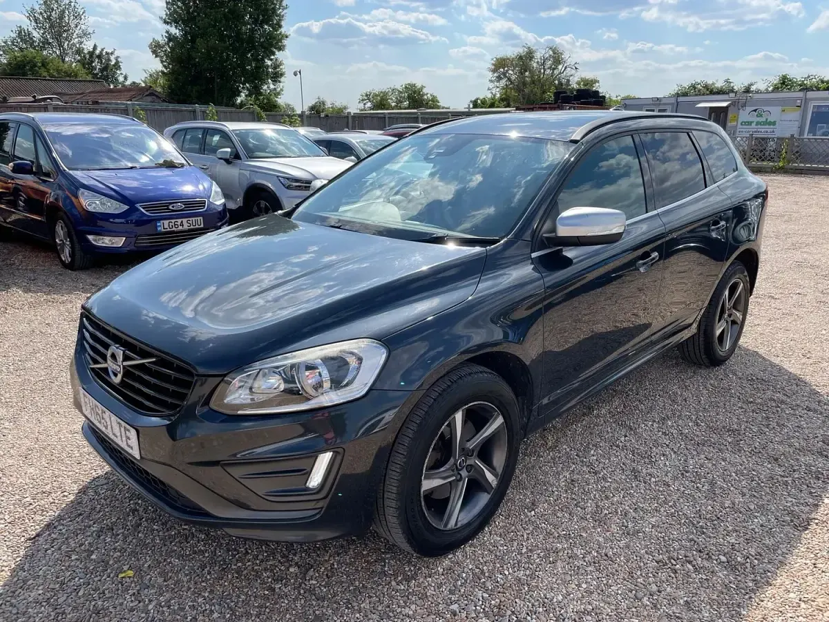 Used Volvo XC60 R-Design 187 HP (137 kW) 2015 Grey SUV