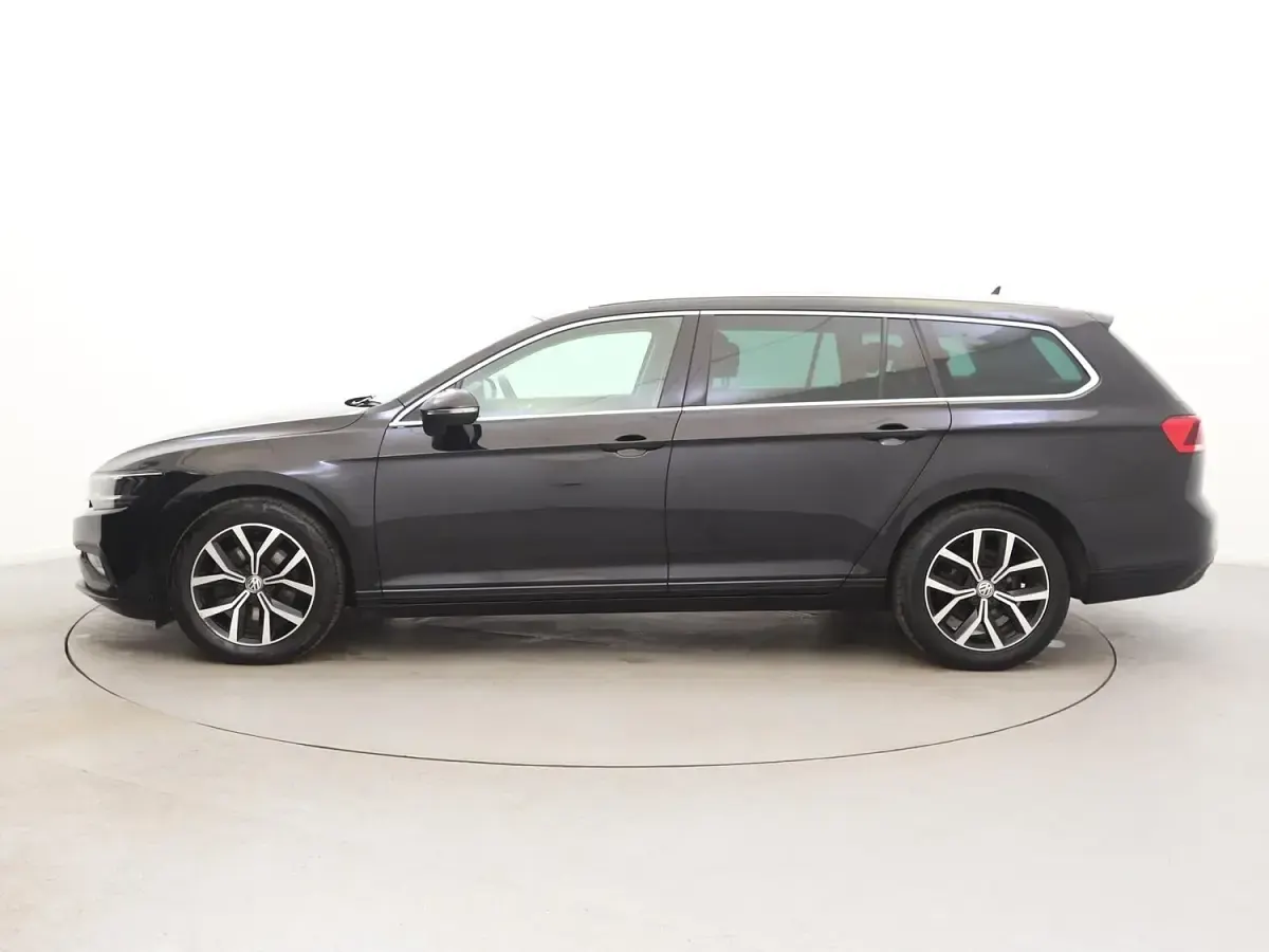 Used VW Passat SEL 120 HP (88 kW) 2019 Black Estate