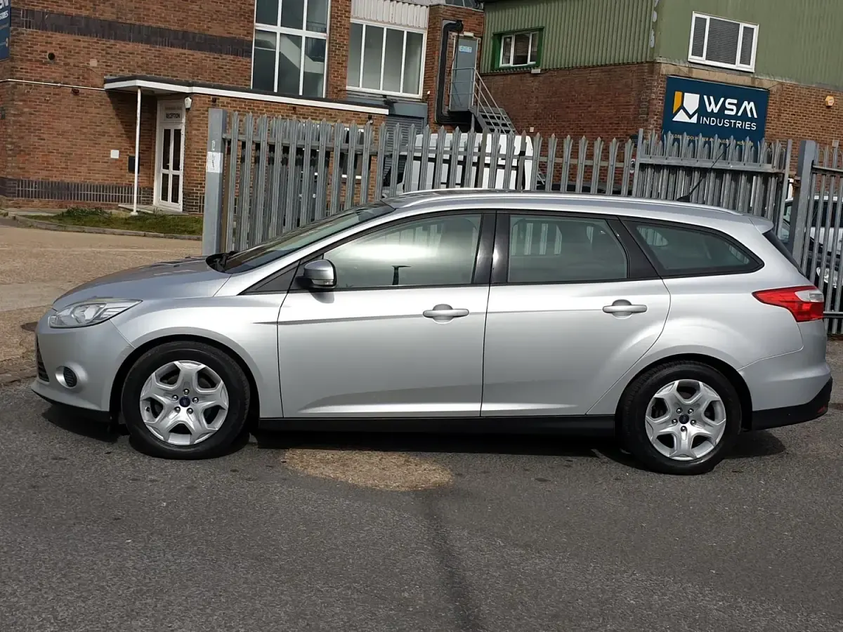 Usado Ford Focus S 95 HP (69 kW) 2014 Prateado Carrinha