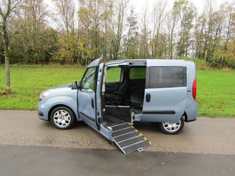 Blue Used 2017 Fiat Doblò Easy MPV | £12,495 - Image 1/3