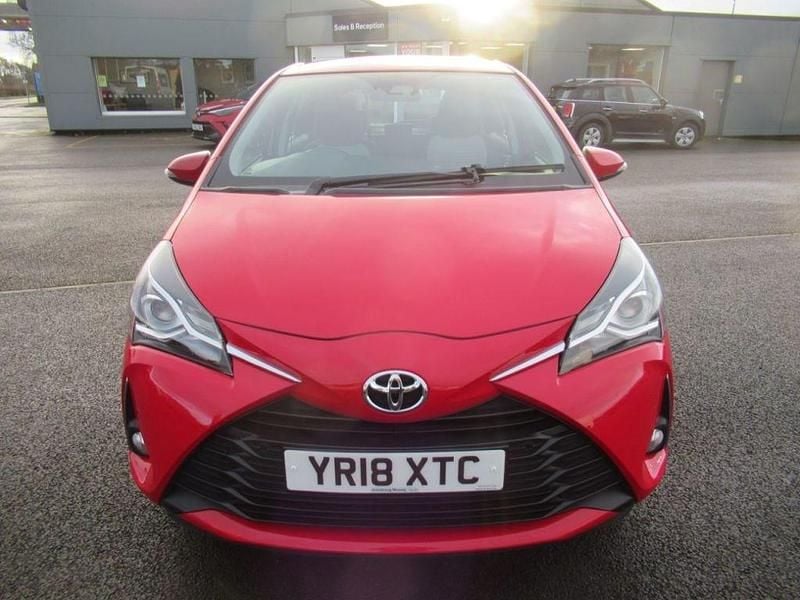 Used Toyota Yaris 111 HP (81 kW) 2018 Red Hatchback