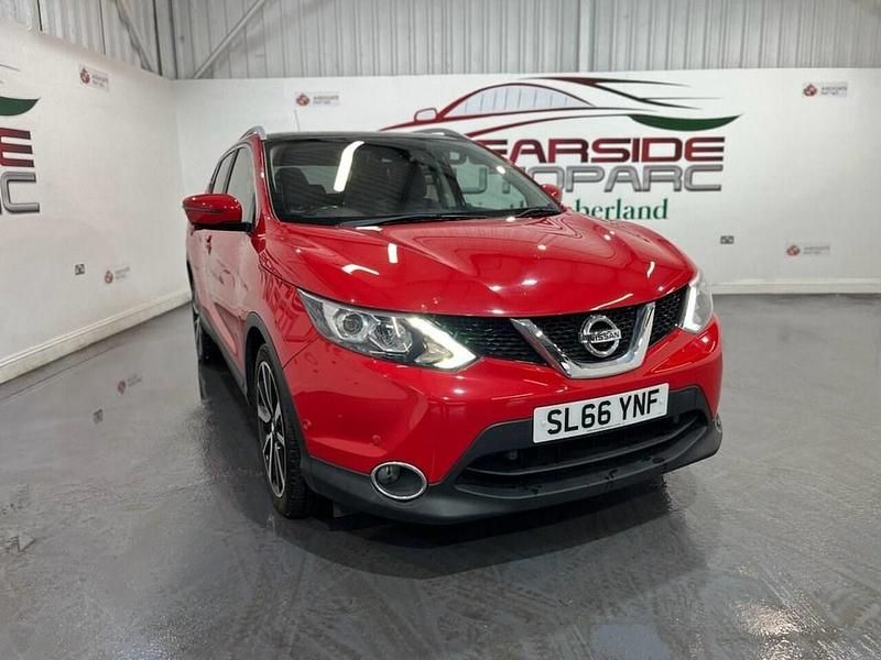 Used Nissan Qashqai S 163 HP (119 kW) 2016 Red SUV