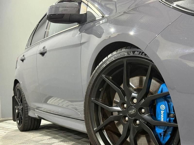 Usado Ford Focus RS 350 HP (257 kW) 2018 Cinzento Citadino