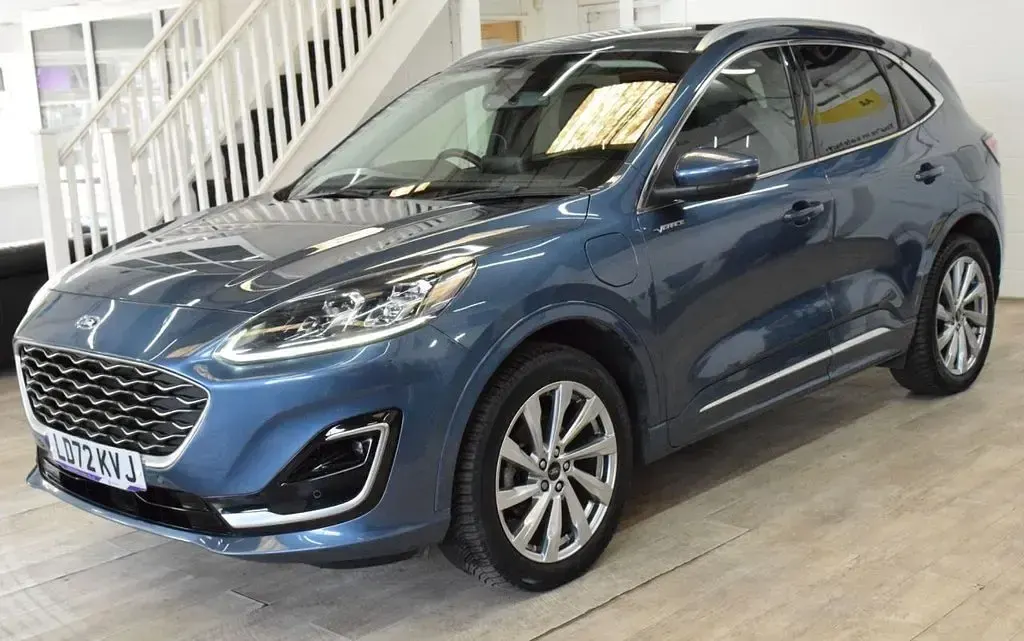 Käytetty Ford Kuga Vignale 225 HP (165 kW) 2022 Sininen Katumaasturi