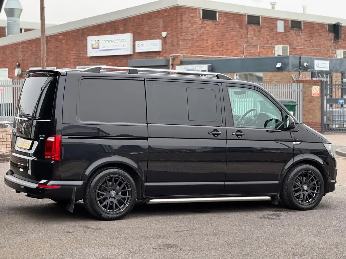 Begagnad VW Transporter Highline 140 HK (102 kW) 2016 Svart Van