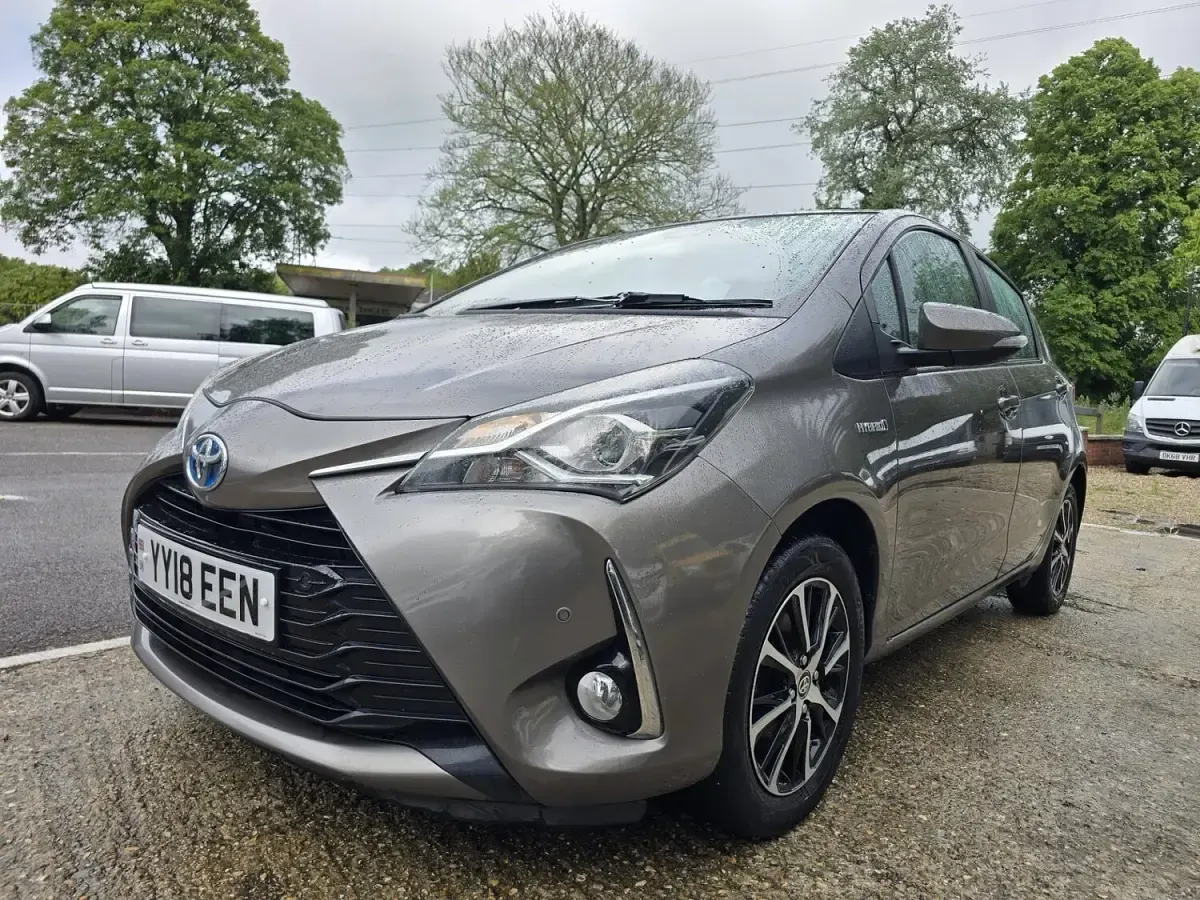 Used Toyota Yaris 100 HP (73 kW) 2018 Bronze Hatchback