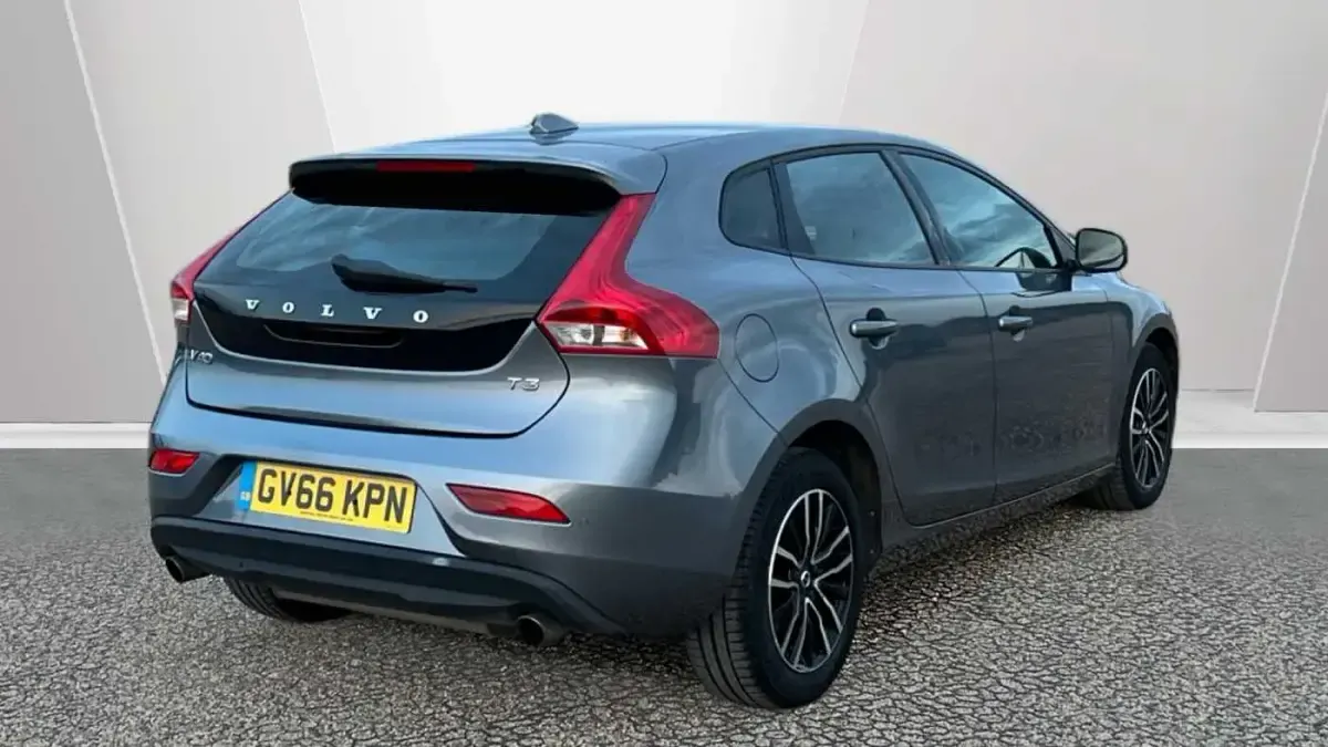 Used Volvo V40 Momentum 152 HP (111 kW) 2016 Grey Hatchback