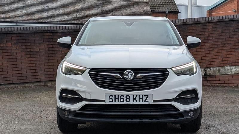 Used Vauxhall Grandland X S 130 HP (95 kW) 2018 White SUV