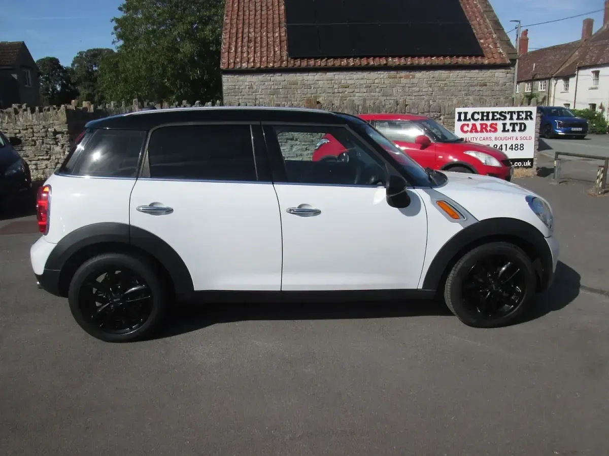 Used Mini Cooper D 2014 White Hatchback