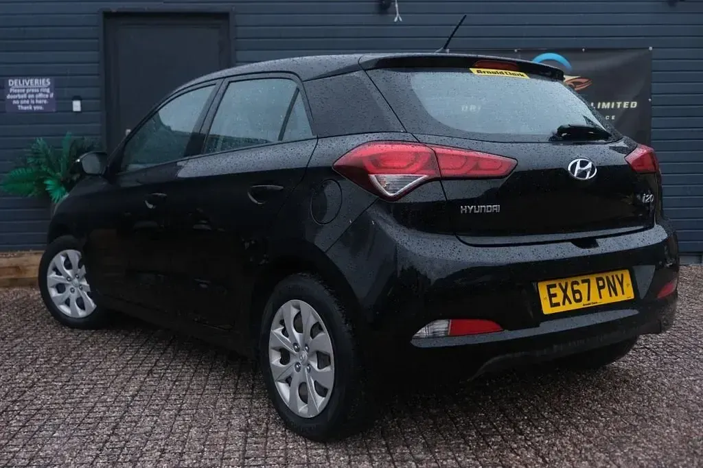 Używany Hyundai i20 84 KM (61 kW) 2017 Czarny Hatchback