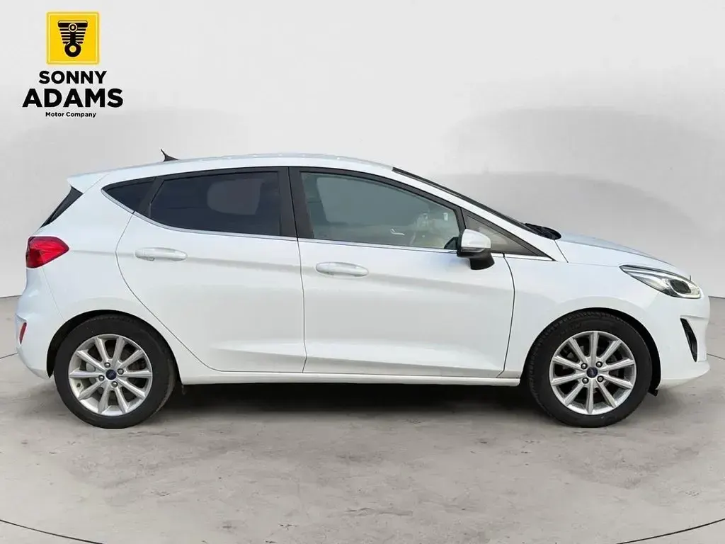 Used Ford Fiesta Titanium 100 HP (73 kW) 2018 White Hatchback