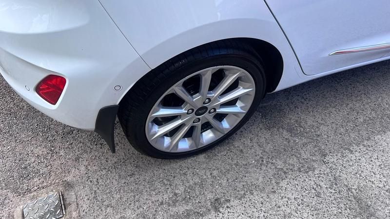 Used Ford Fiesta Vignale 100 HP (73 kW) 2018 White Hatchback