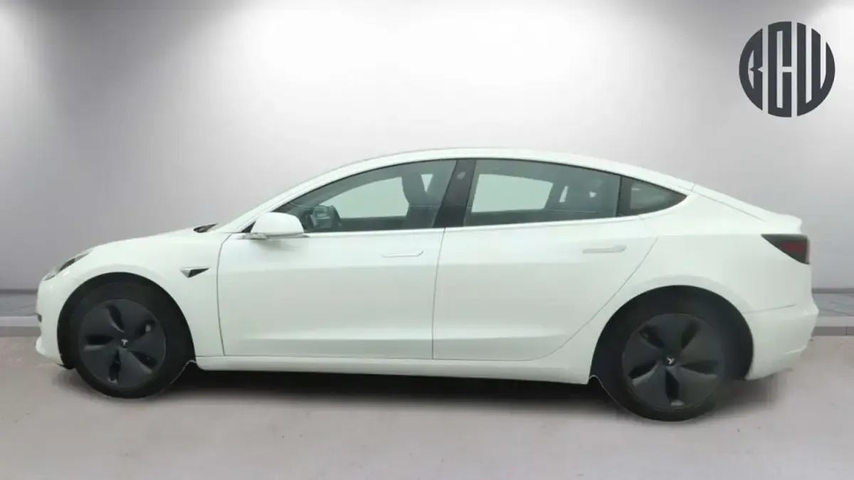Used Tesla Model 3 Standard Range 239 kW (325 HP) 2020 White Sedan