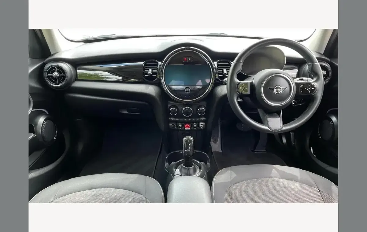 Used Mini Cooper Classic 136 HP (100 kW) 2024 Silver Hatchback