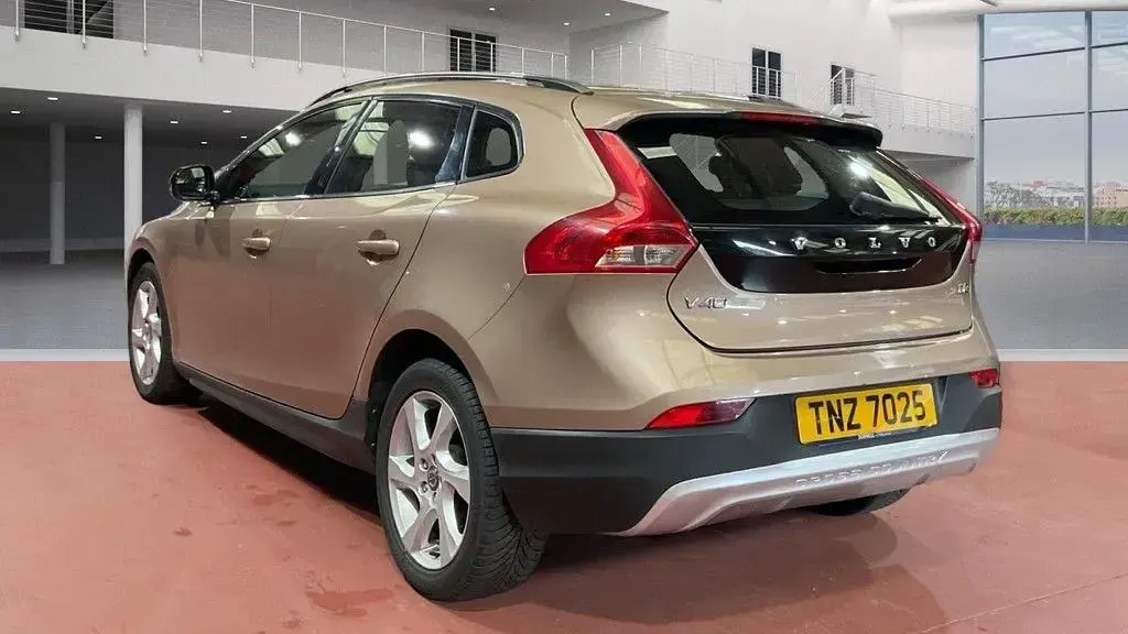 Begagnad Volvo V40 2014 Brun Halvkombi