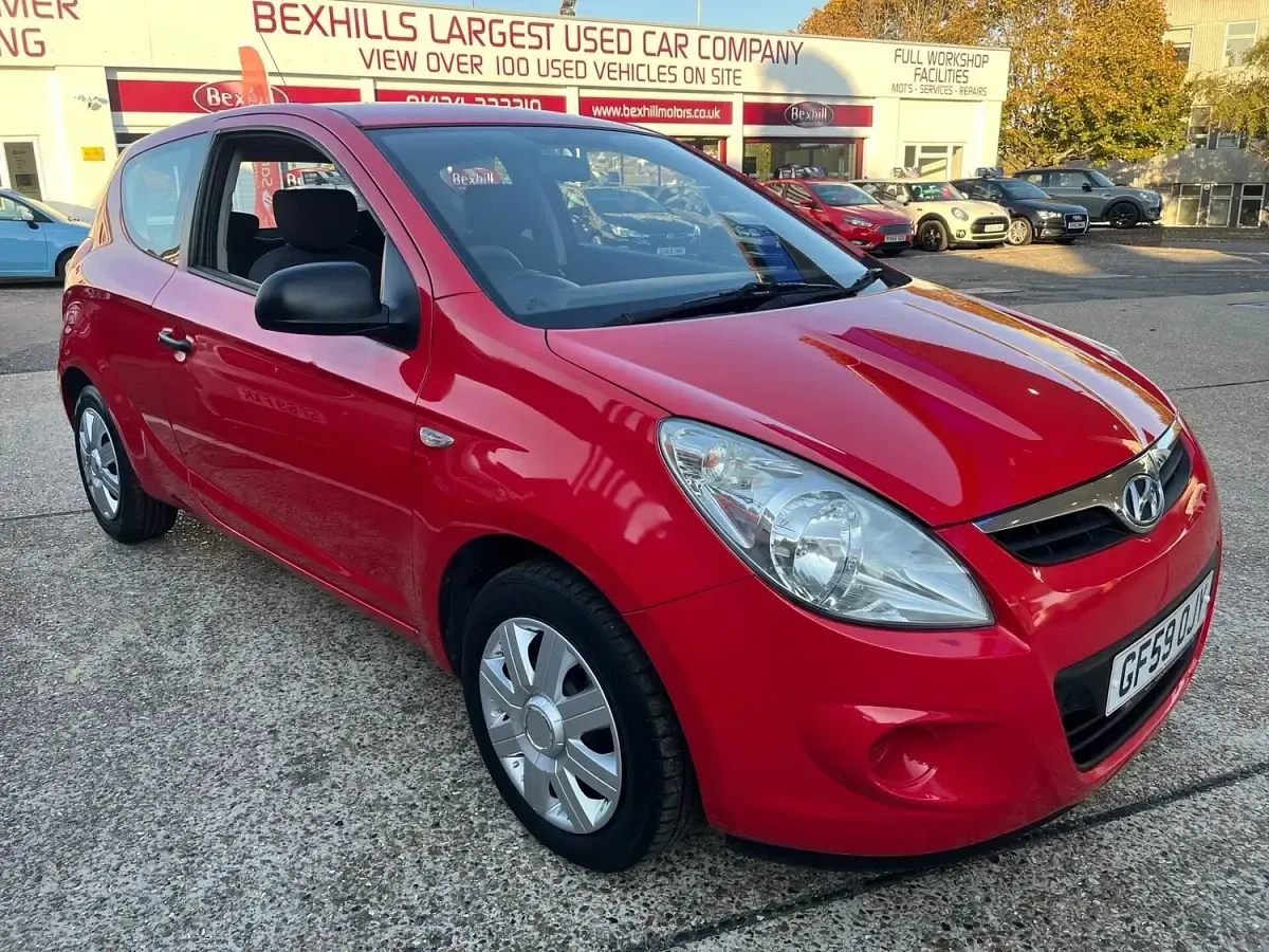 Used Hyundai i20 Classic 78 HP (57 kW) 2009 Red Hatchback