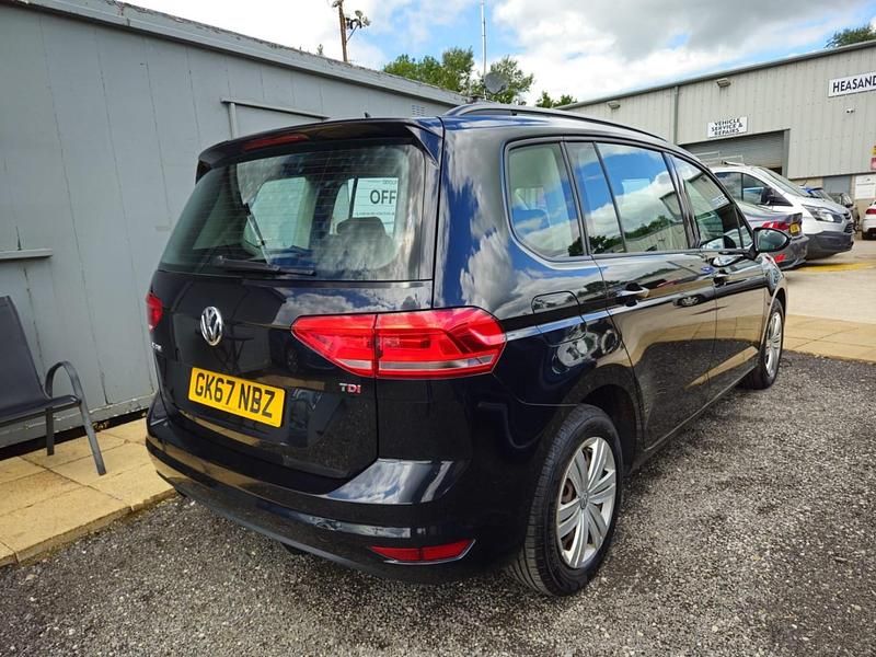 Used VW Touran S 115 HP (84 kW) 2017 Black MPV