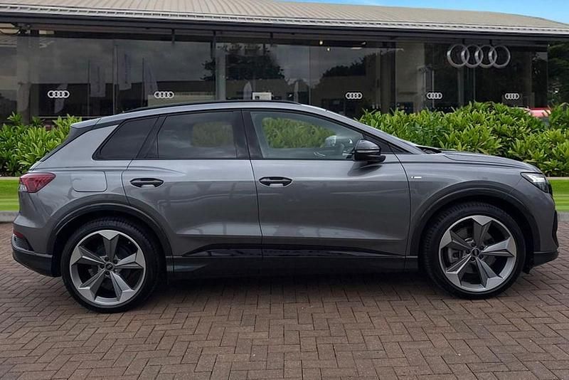 Used Audi Q4 e-tron Black Edition 150 kW (204 HP) 2025 Grey SUV