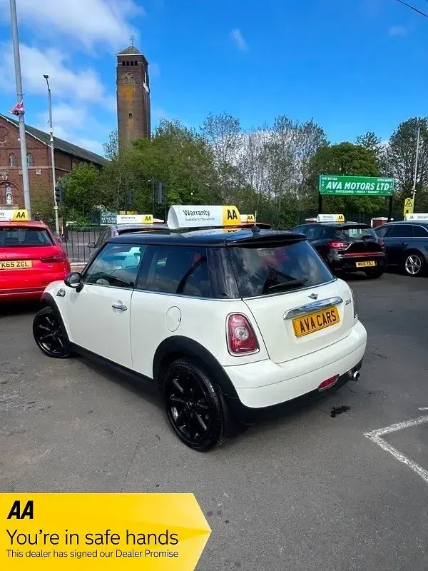 Used Mini Cooper 2010 White Hatchback