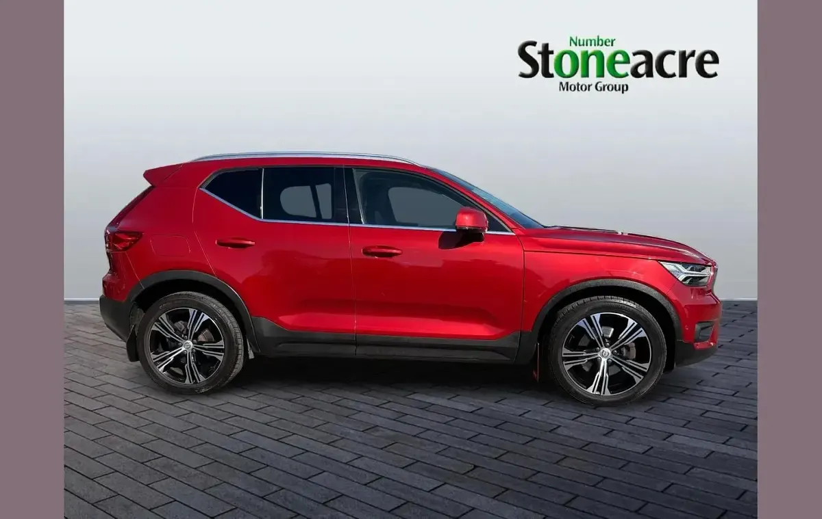 Used Volvo XC40 Inscription 194 HP (142 kW) 2021 Red SUV