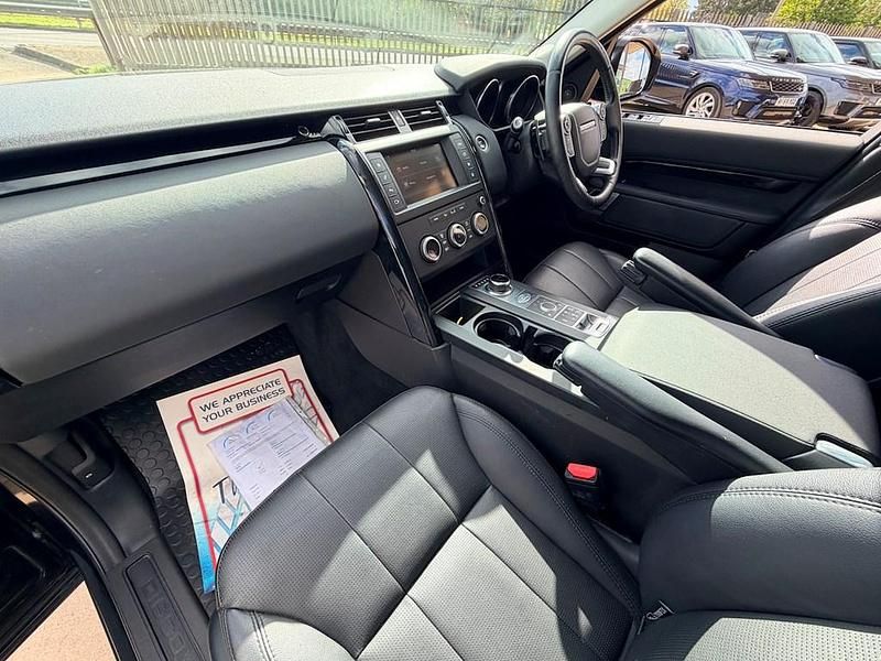 Usado Land Rover Discovery 5 SE 240 HP (176 kW) 2017 Preto SUV