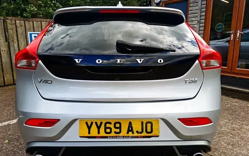 Used Volvo V40 R-Design 152 HP (111 kW) 2019 Silver Hatchback