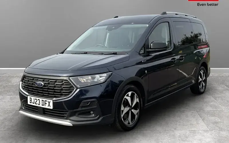 Begagnad Ford Tourneo Active 122 HK (89 kW) 2024 Kombi