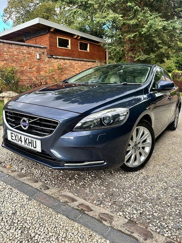 Blue Used 2014 Volvo V40 SE Lux Estate | £3,875 (Good price) - Image 1/4