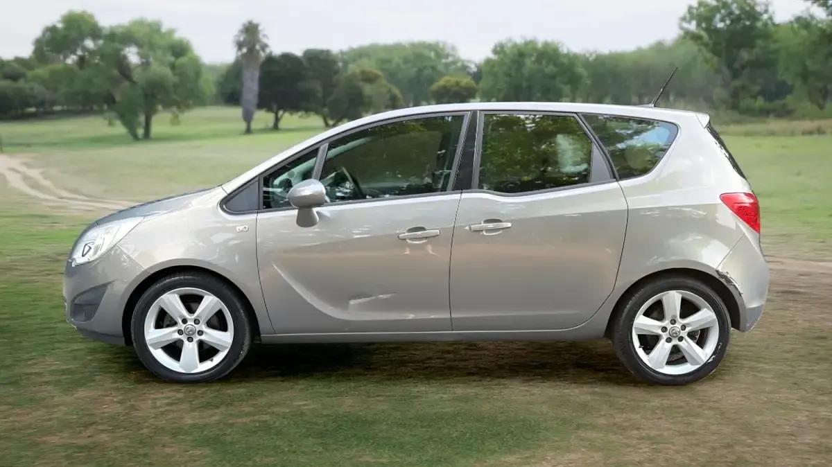 Used Vauxhall Meriva 2013 Brown MPV