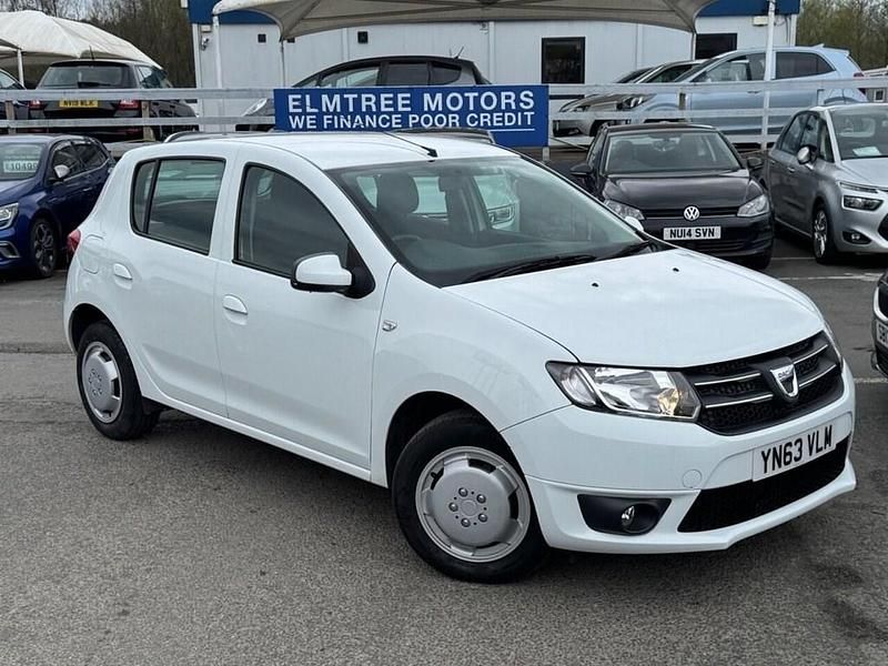 Used Dacia Sandero Lauréate 2013 White Hatchback