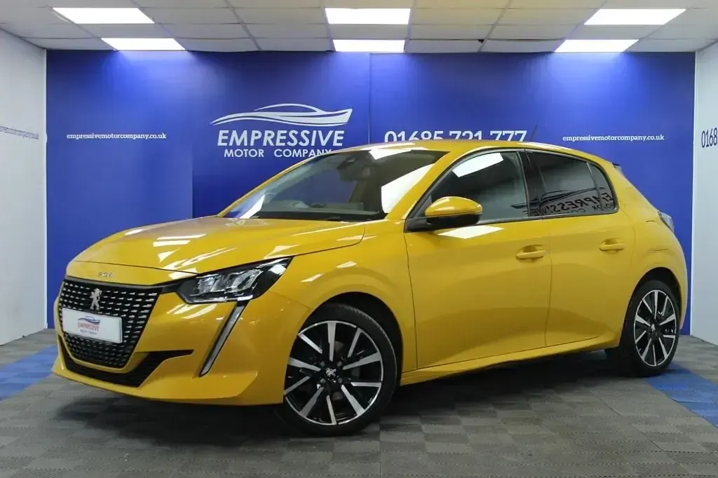Second-hand Peugeot 208 Allure 100 CP (73 kW) 2020 Galben Hatchback