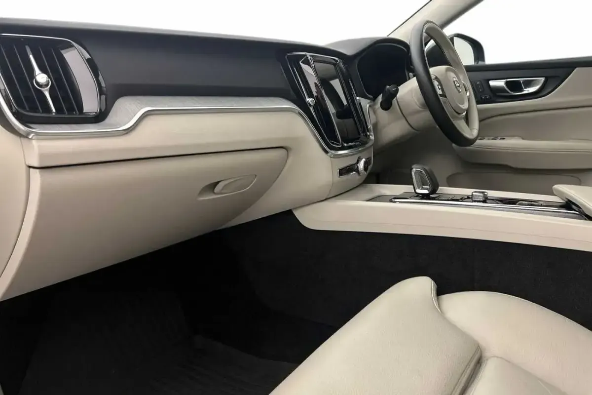 Used Volvo V60 CC Ultimate 247 HP (181 kW) 2023 Grey Estate