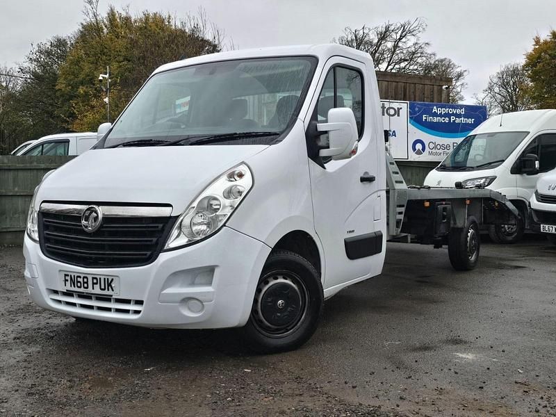 Used Vauxhall Movano 145 HP (106 kW) 2018 White MPV