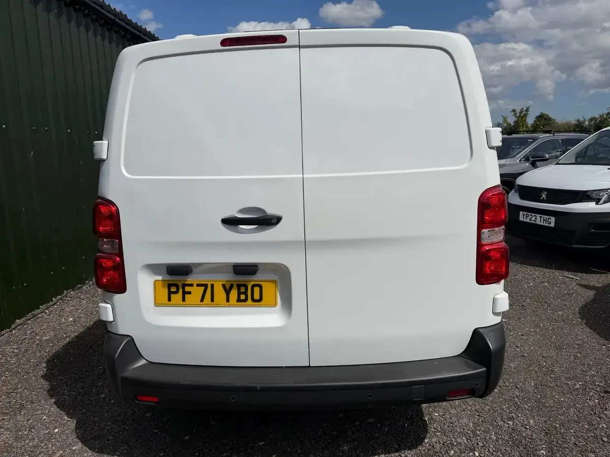 Used Vauxhall Vivaro 145 HP (106 kW) 2022 White MPV