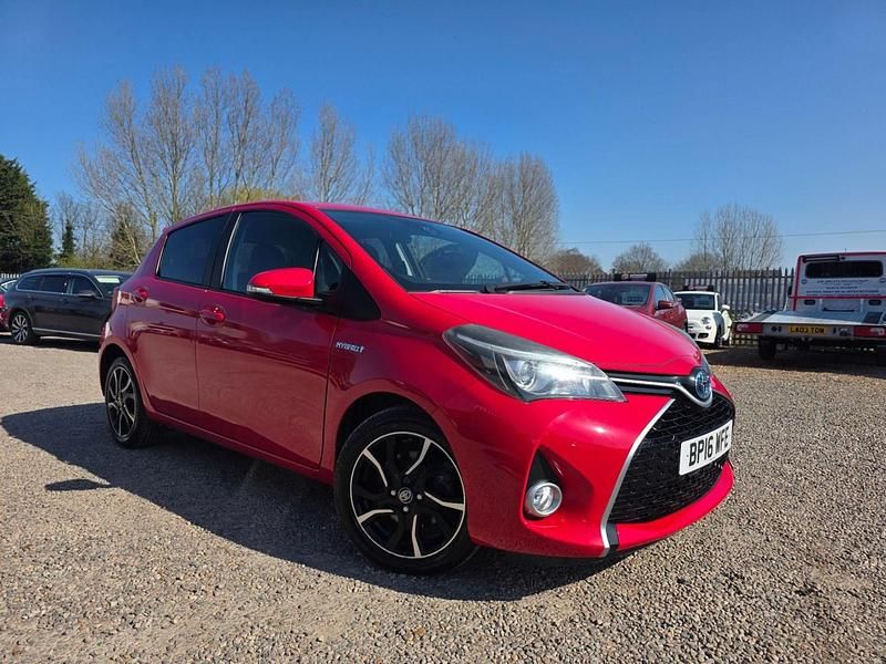 Used Toyota Yaris Hybrid Design 2016 Red Hatchback