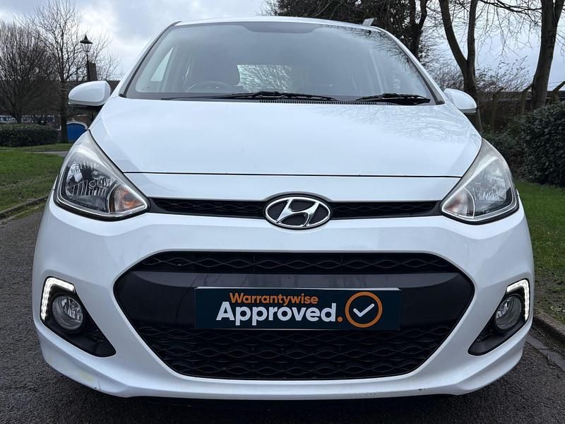 Used Hyundai i10 Premium 2015 White Hatchback