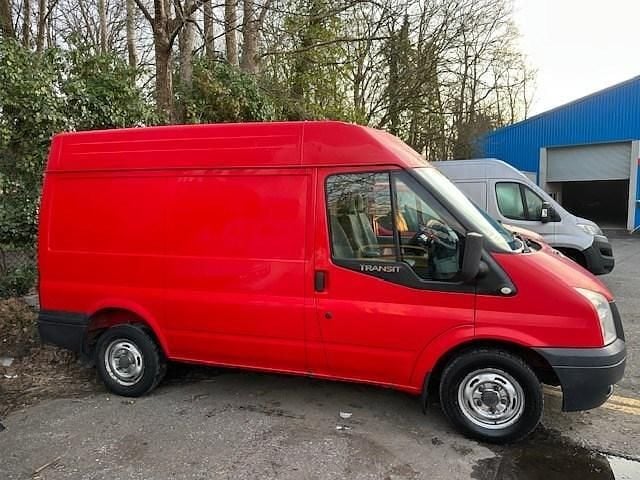 Used Ford Transit 140 HP (102 kW) 2013 Red Van