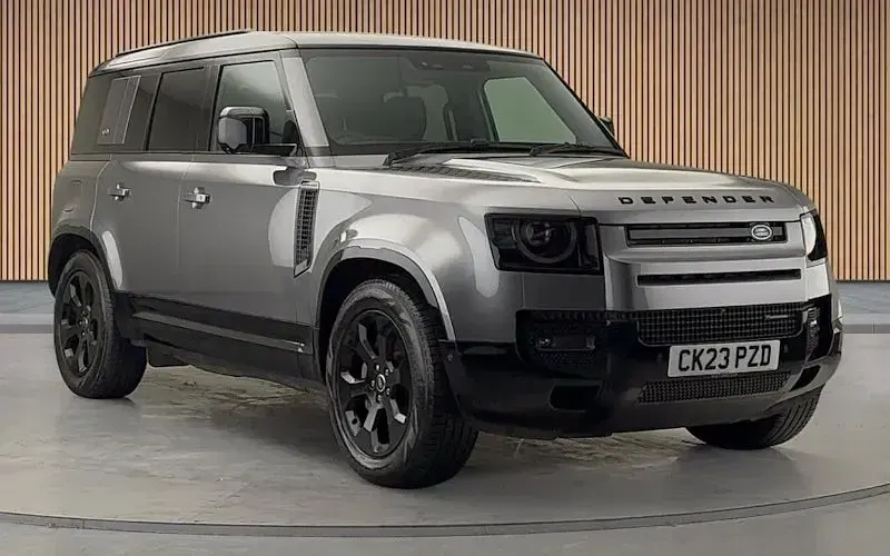 Used Land Rover Defender Dynamic 300 HP (220 kW) 2023 SUV