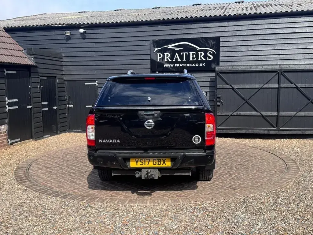 Used Nissan Navara Tekna 190 HP (139 kW) 2017 Black Pickup